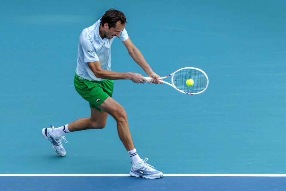 在强敌施压 在强敌施压